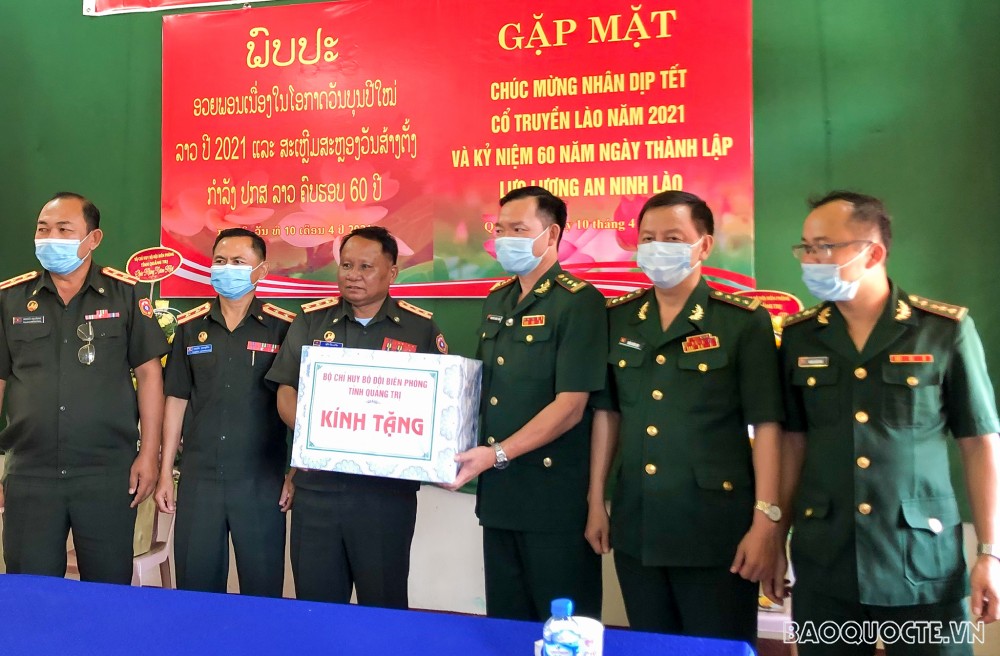 Bộ đội biên phòng Việt Nam chúc tết Tết cổ truyền Bunpimay Nhân dân các dân tộc Lào