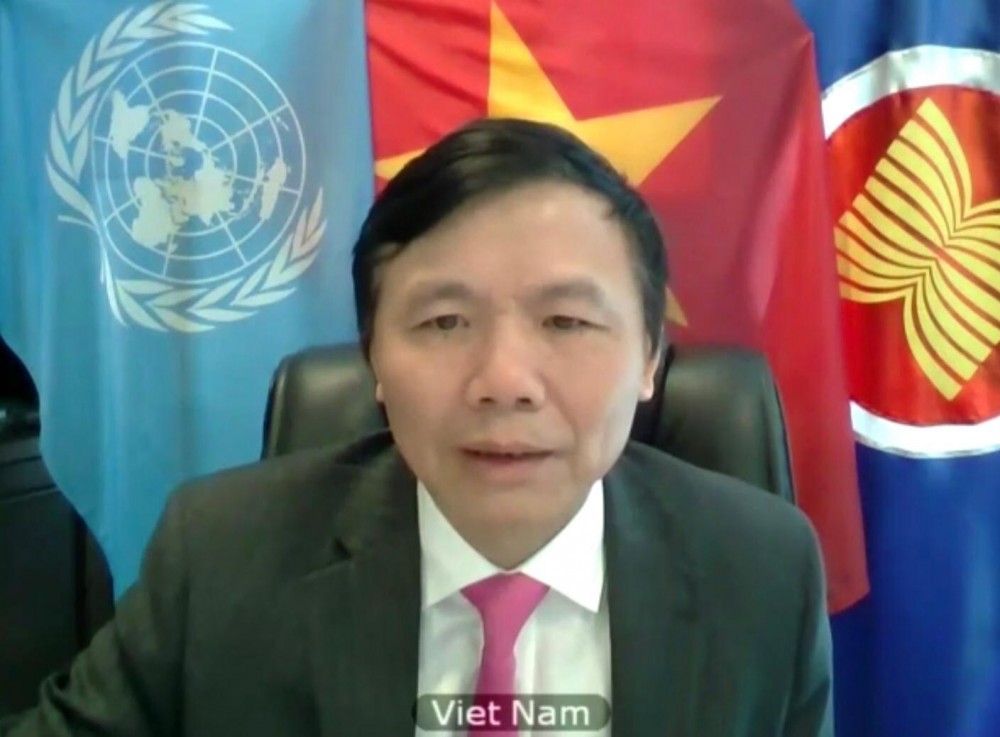 Đại sứ Đặng Đình Quý, Trưởng Phái đoàn Việt Nam tại LHQ tham dự phiên họp. 
