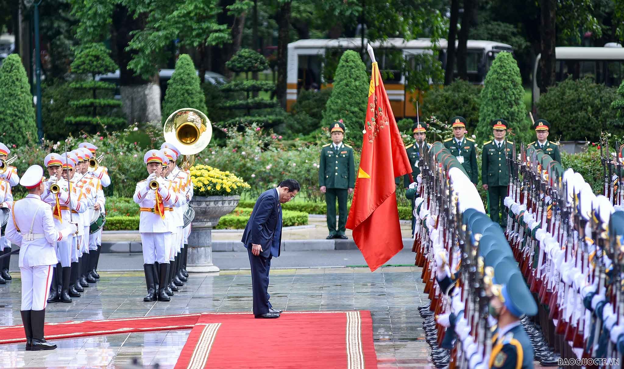 Official welcome ceremony for Japanese Prime Minister in Ha Noi