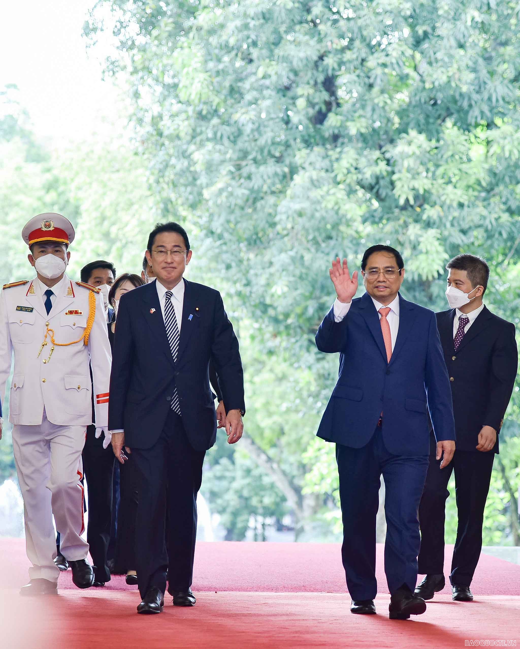 Official welcome ceremony for Japanese Prime Minister in Ha Noi