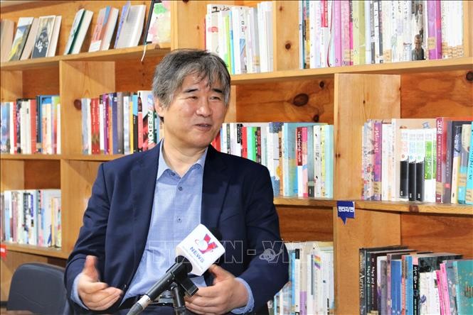Nhà văn Hàn Quốc Bang Hyeon-seok chia sẻ ấn tượng về tư tưởng của Chủ tịch Hồ Chí Minh