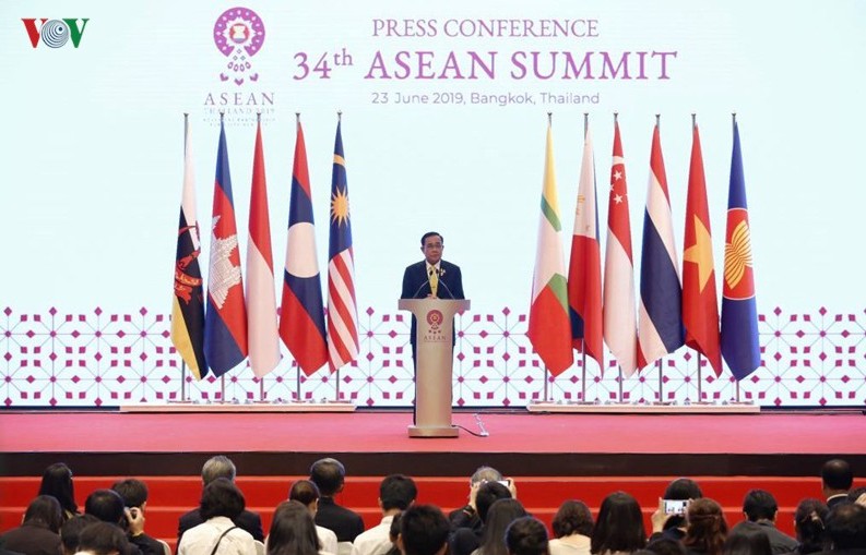 Thủ tướng Thái Lan họp báo về kết quả Hội nghị cấp cao ASEAN 34
