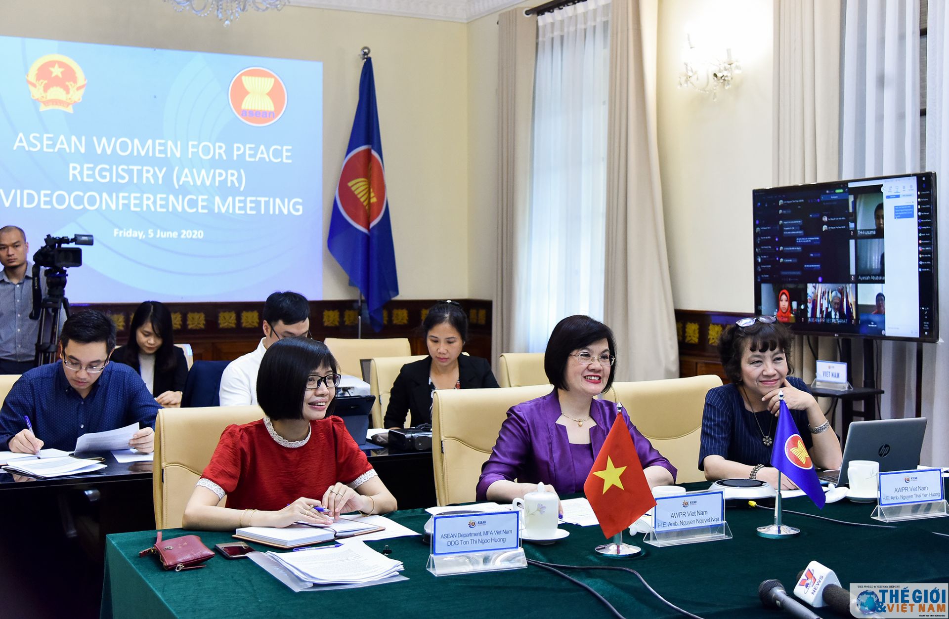 nhom phu nu asean vi hoa binh hop truc tuyen