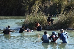 Nhiều người di cư chết đuối thương tâm khi vượt sông trên biên giới Mexico-Mỹ