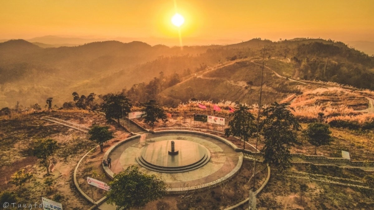 While staying in the Central Highlands, travelers should not miss visiting the border landmark of the three Indochina countries – Vietnam, Laos, Cambodia. (Photo: VTC) While staying in the Central Highlands, travelers should not miss visiting the border landmark of the three Indochina countries – Vietnam, Laos, Cambodia. (Photo: VTC)