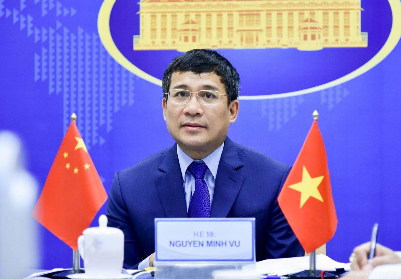 Vietnam, China hold talks on bilateral cooperation