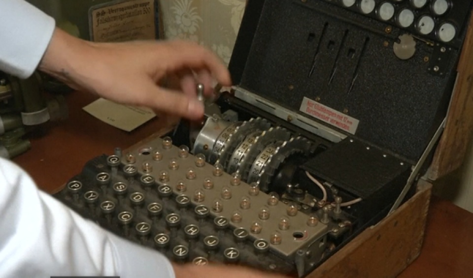 Chiếc máy mã hóa từ Thế chiến II được bán với giá kỷ lục