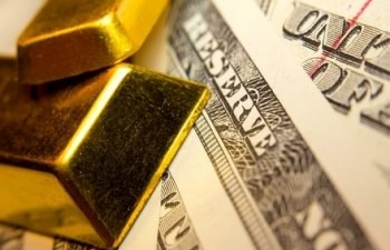 Cuối tuần, giá vàng chạm đỉnh trong khi đồng USD đi xuống