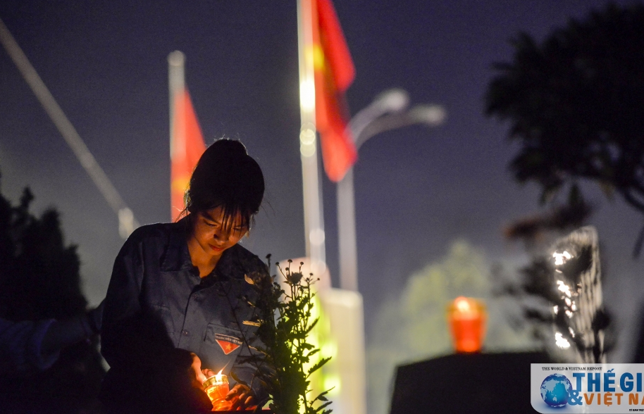 Bừng sáng Nghĩa trang Mai Dịch - đêm tri ân các anh hùng liệt sĩ