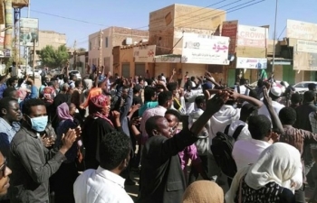 Sudan: Biểu tình lan rộng, cảnh sát phải sử dụng hơi cay để giải tán