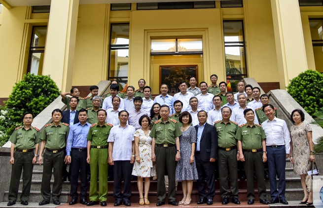 Hợp tác chặt chẽ giữa cơ quan đại Việt Nam ở nước ngoài và Bộ Công an