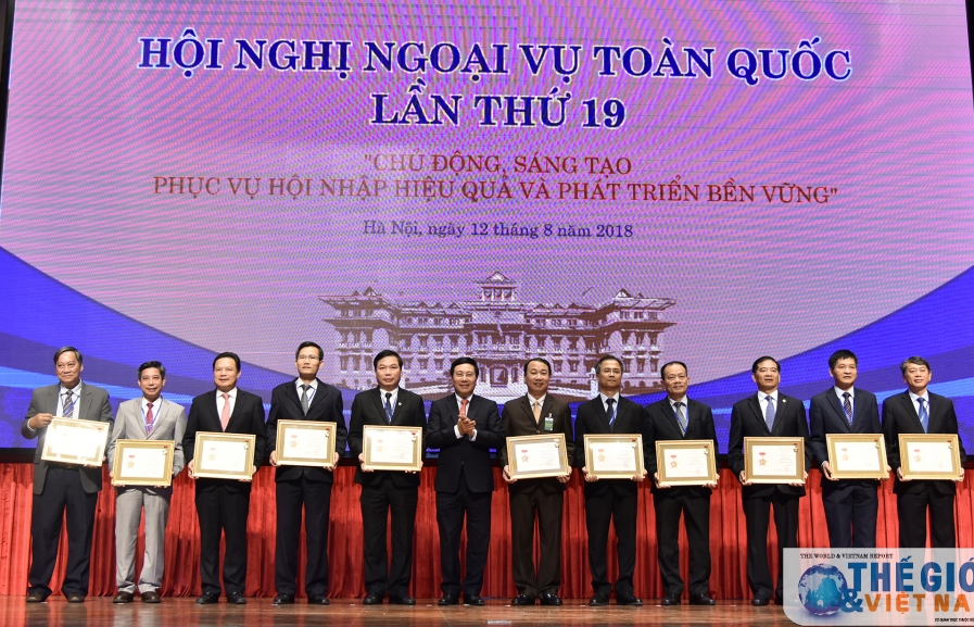 Hội nghị Ngoại vụ 19: Bộ Ngoại giao khen thưởng cho các địa phương