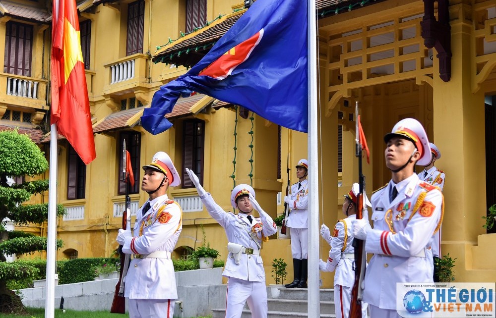 Lễ Thượng cờ kỷ niệm 52 năm ngày thành lập ASEAN tại Hà Nội