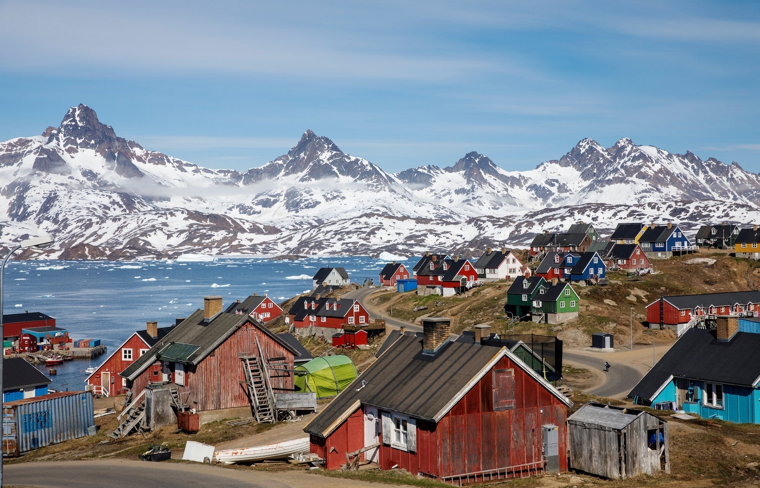 Greenland - hòn đảo lớn nhất thế giới mà ông Trump muốn mua lại có gì đặc biệt?
