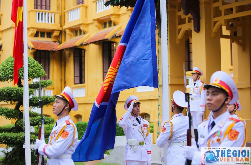 la co asean tung bay nhan ky niem 25 nam viet nam gia nhap to chuc 12