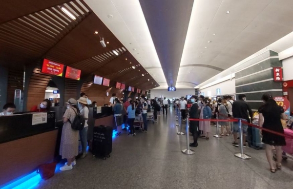230 công dân Việt Nam từ Đài Loan hạ cánh an toàn xuống sân bay Cam Ranh