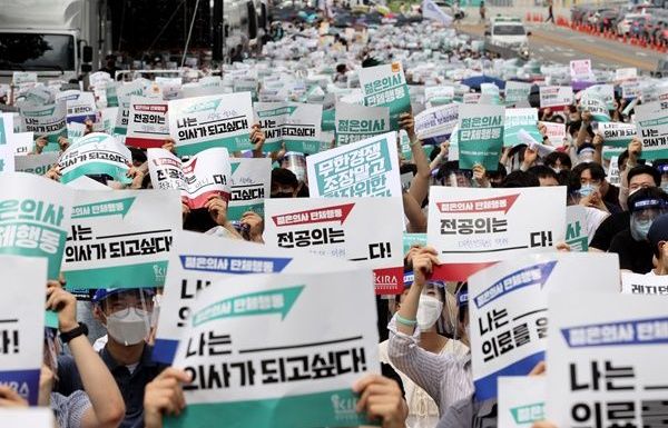 Hàn Quốc: Bác sĩ đình công trên toàn quốc phản đối kế hoạch cải cách y tế của Chính phủ