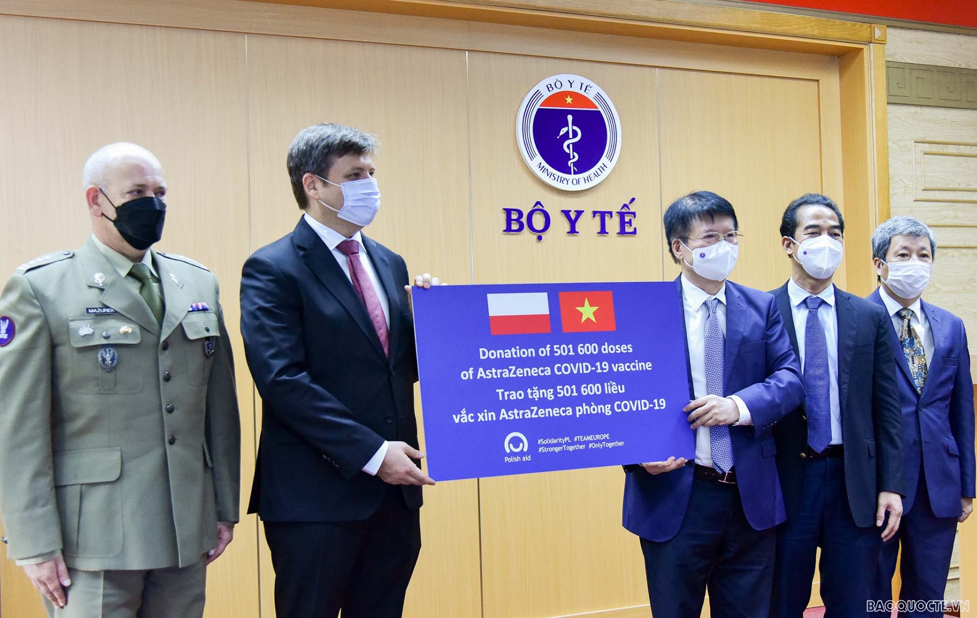 Vietnam receives over 500,000 doses of COVID-19 vaccine from Poland