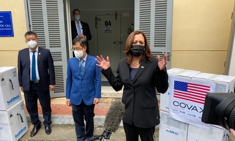 Phó Tổng thống Mỹ chứng kiến lễ trao vaccine cho Việt Nam