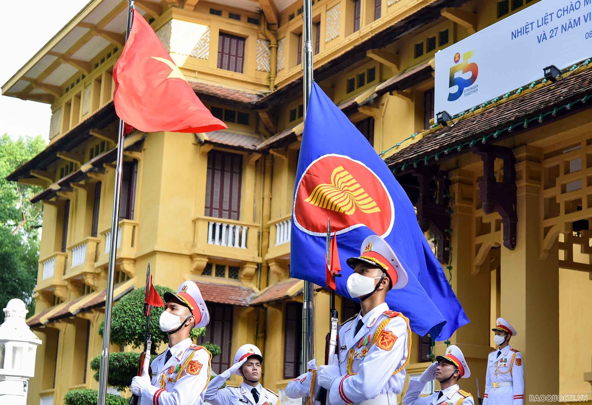 Thế giới hiện đang có những thay đổi sâu rộng do đại dịch, biến đổi khí hậu, cuộc cách mạng công nghiệp lần thứ tư và sự dịch chuyển địa chính trị nhanh chóng. Để thành công trong nỗ lực thực hiện mục tiêu và tầm nhìn ASEAN, Bộ trưởng Bùi Thanh Sơn cho rằ