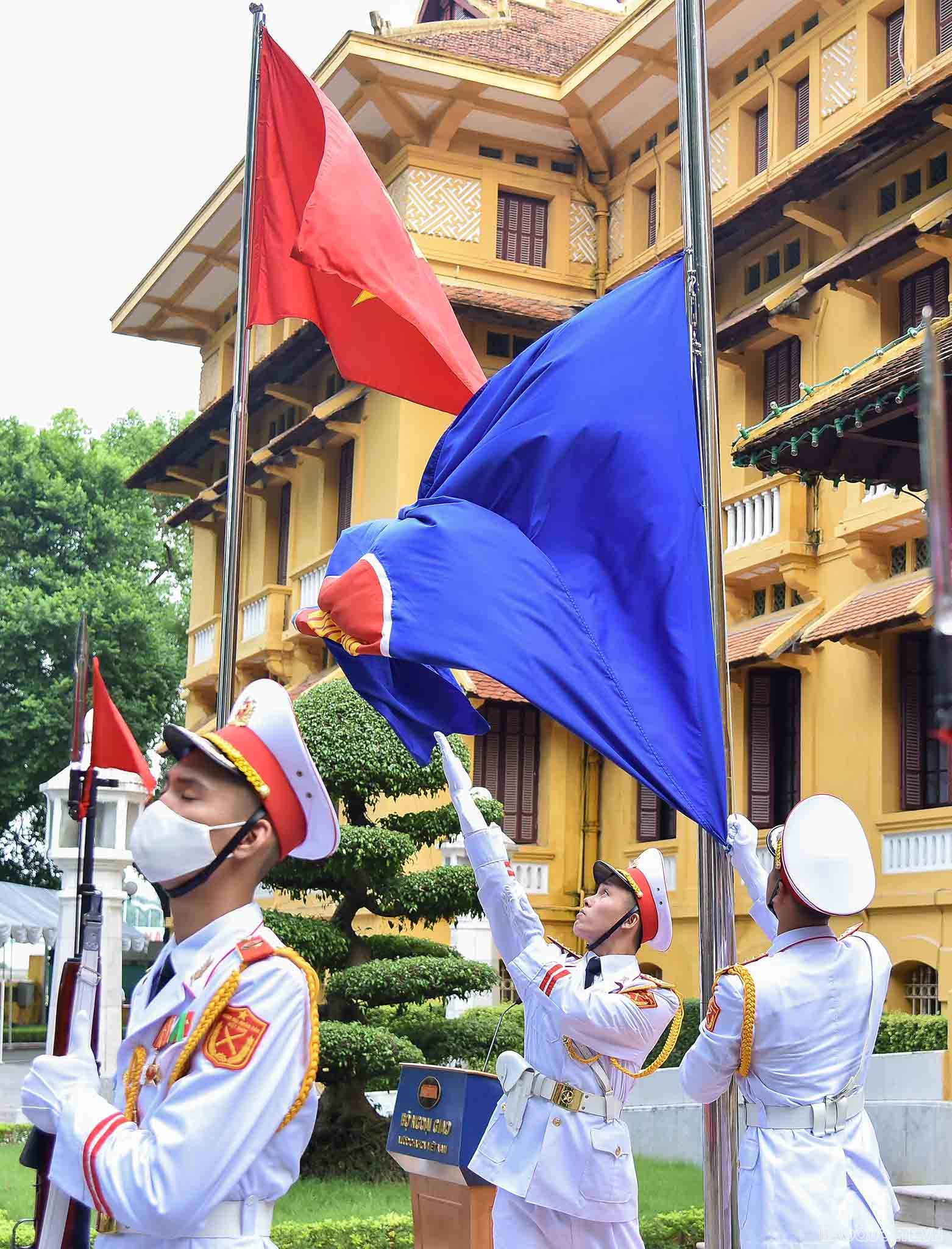 Lễ thượng cờ kỷ niệm 55 năm thành lập ASEAN Lễ thượng cờ kỷ niệm 55 năm thành lập ASEAN