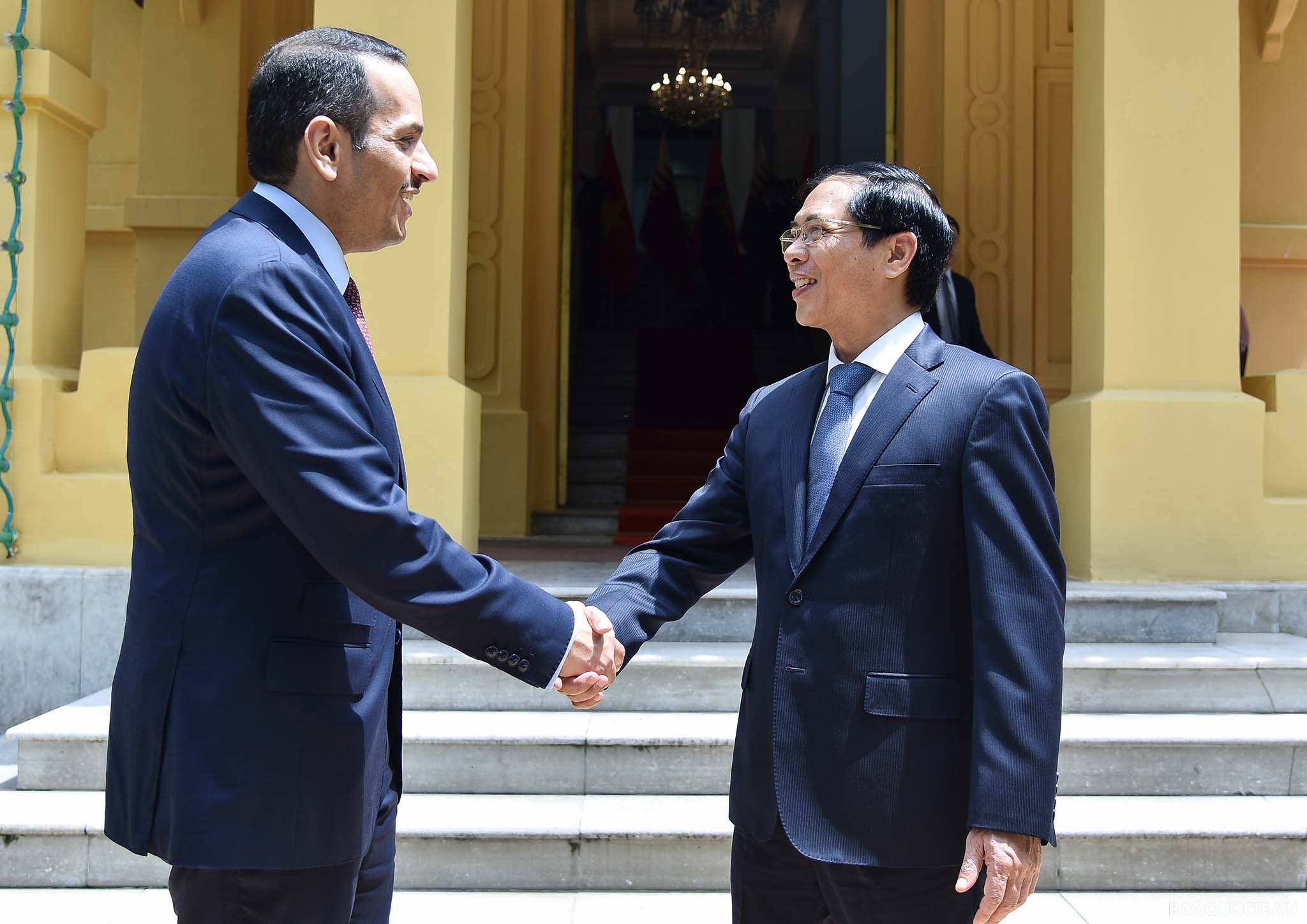 FM Bui Thanh Son welcomed and held talks with Deputy PM,FM of Qatar