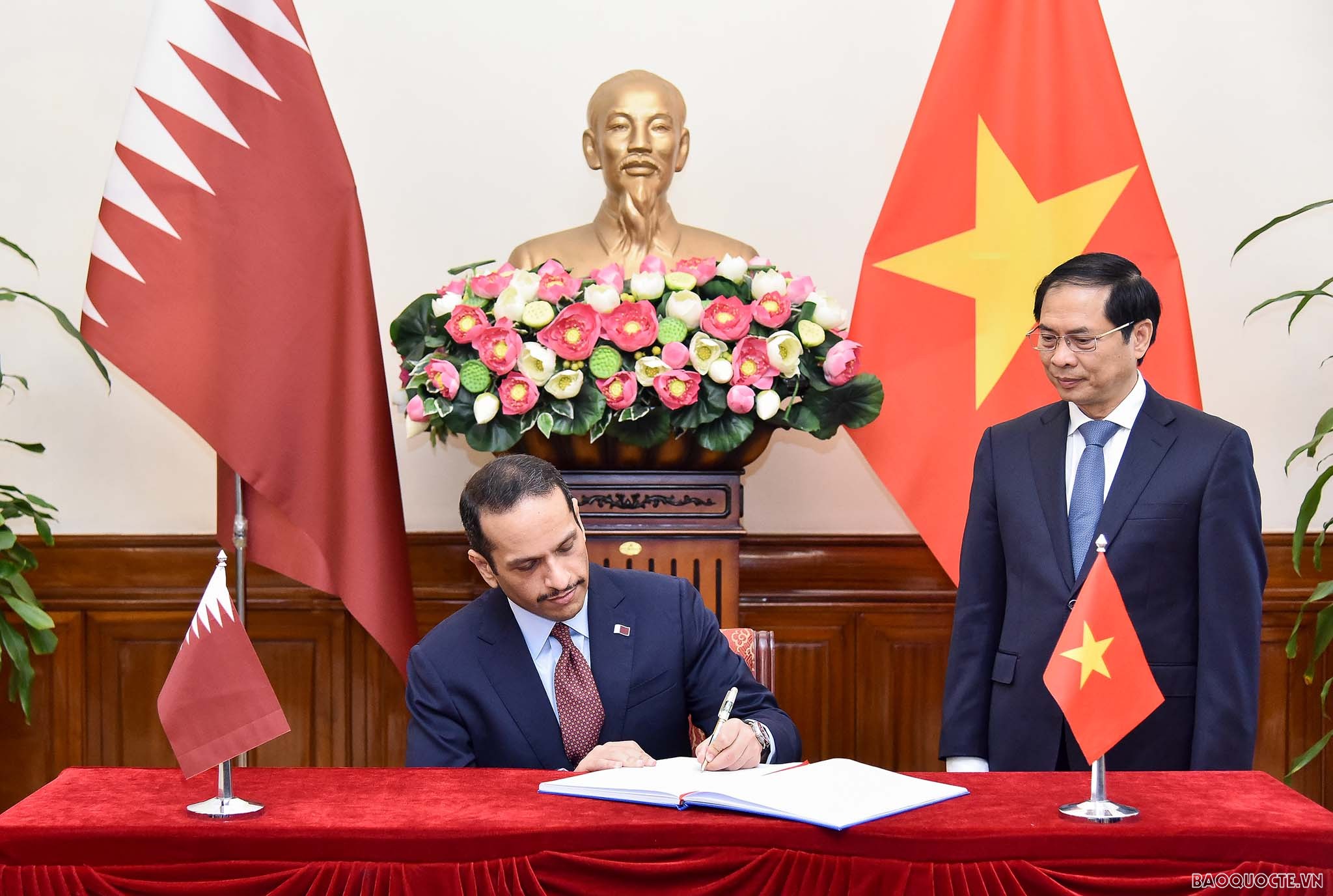 Bộ trưởng Ngoại giao Bùi Thanh Sơn đón và hội đàm với Phó Thủ tướng, Bộ trưởng Ngoại giao Qatar