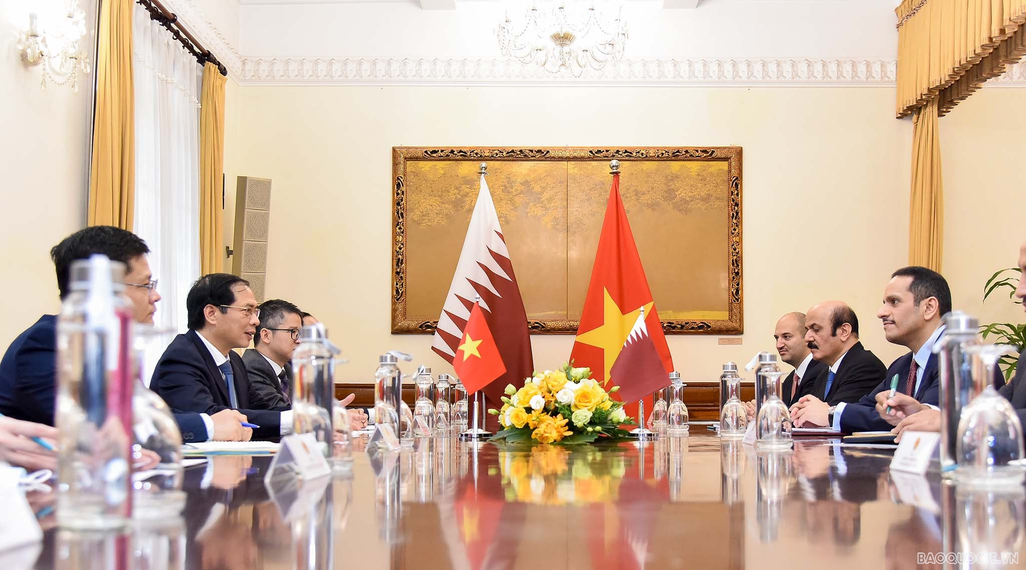FM Bui Thanh Son welcomed and held talks with Deputy PM,FM of Qatar