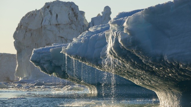 Các nhà khoa học đã thực hiện rất nhiều nghiên cứu trực tiếp bên dưới các tảng băng và sông băng (Ảnh: Getty Images).