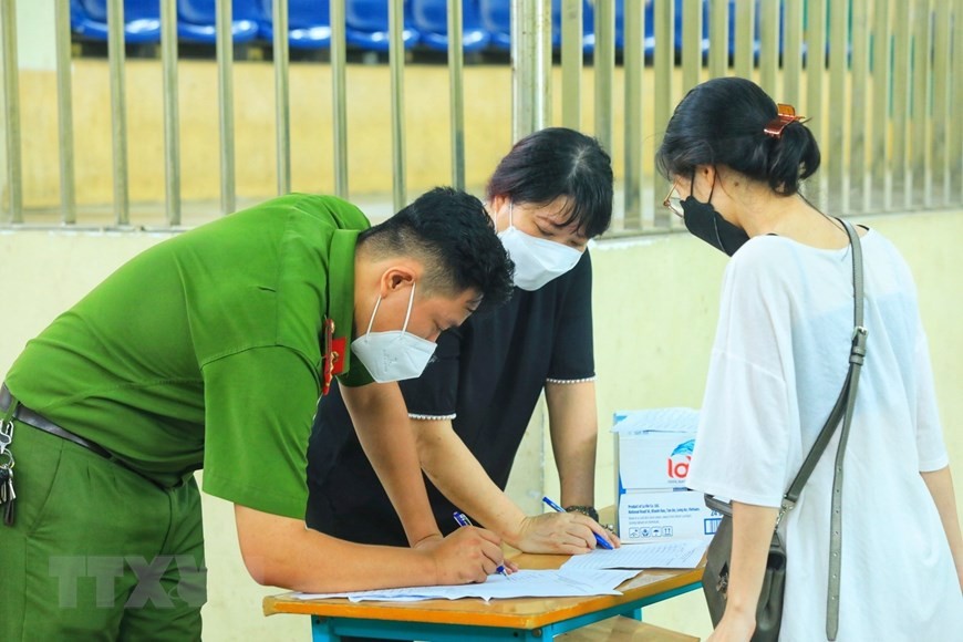 Covid 19 ở Hà Nội: Quận Thanh Xuân đón người dân từ khu cách ly trở về nhà