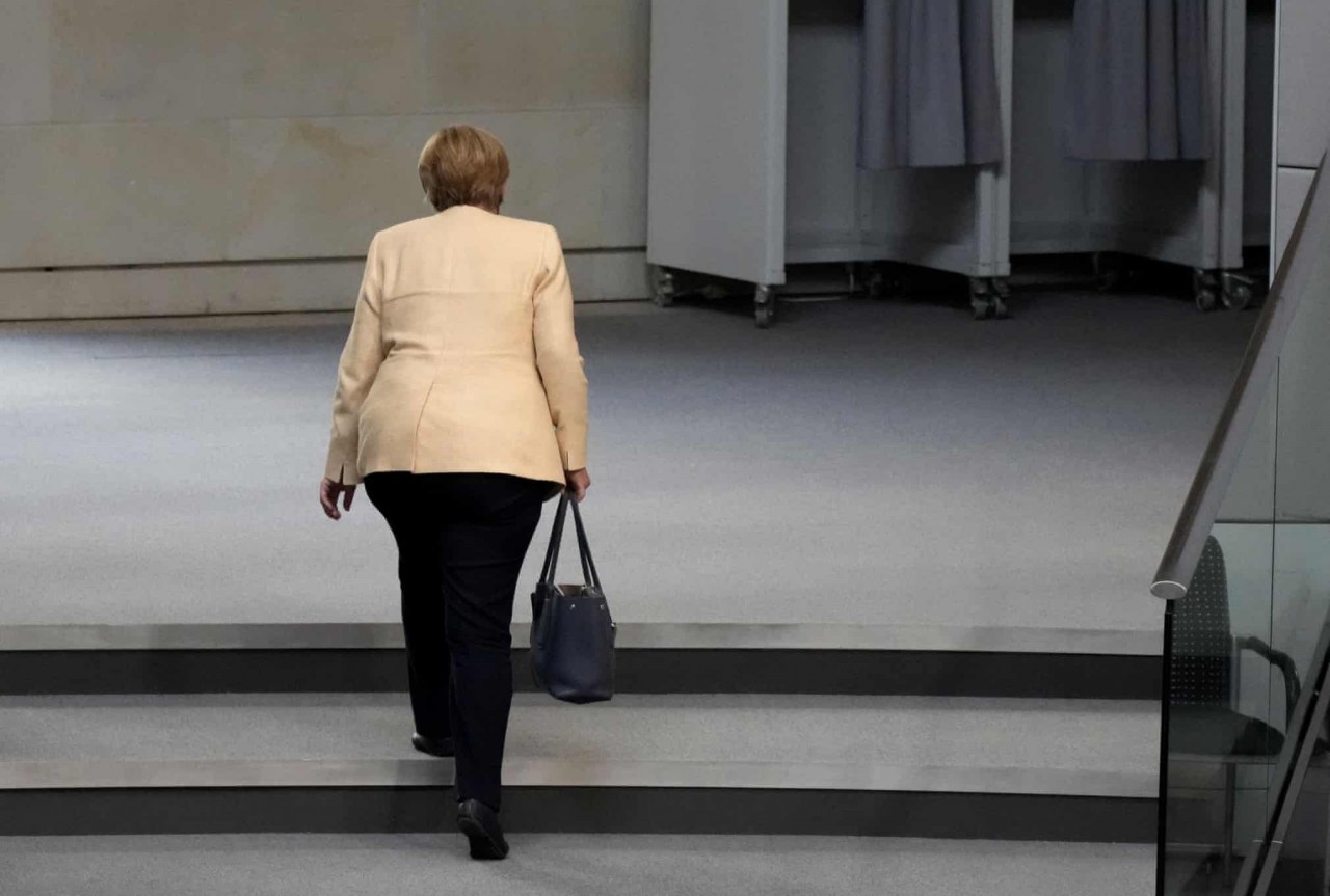 Hành trình 16 năm 'chèo lái' châu Âu của bà Merkel qua những bức ảnh
