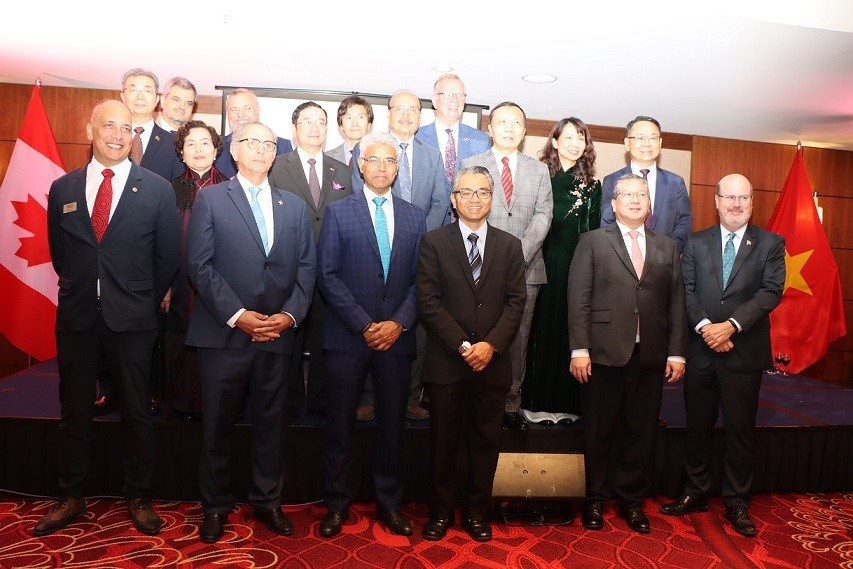 Vietnamese and Canadian officials attend the ceremony in Vancouver to mark Vietnam's 77th National Day (Photo: )