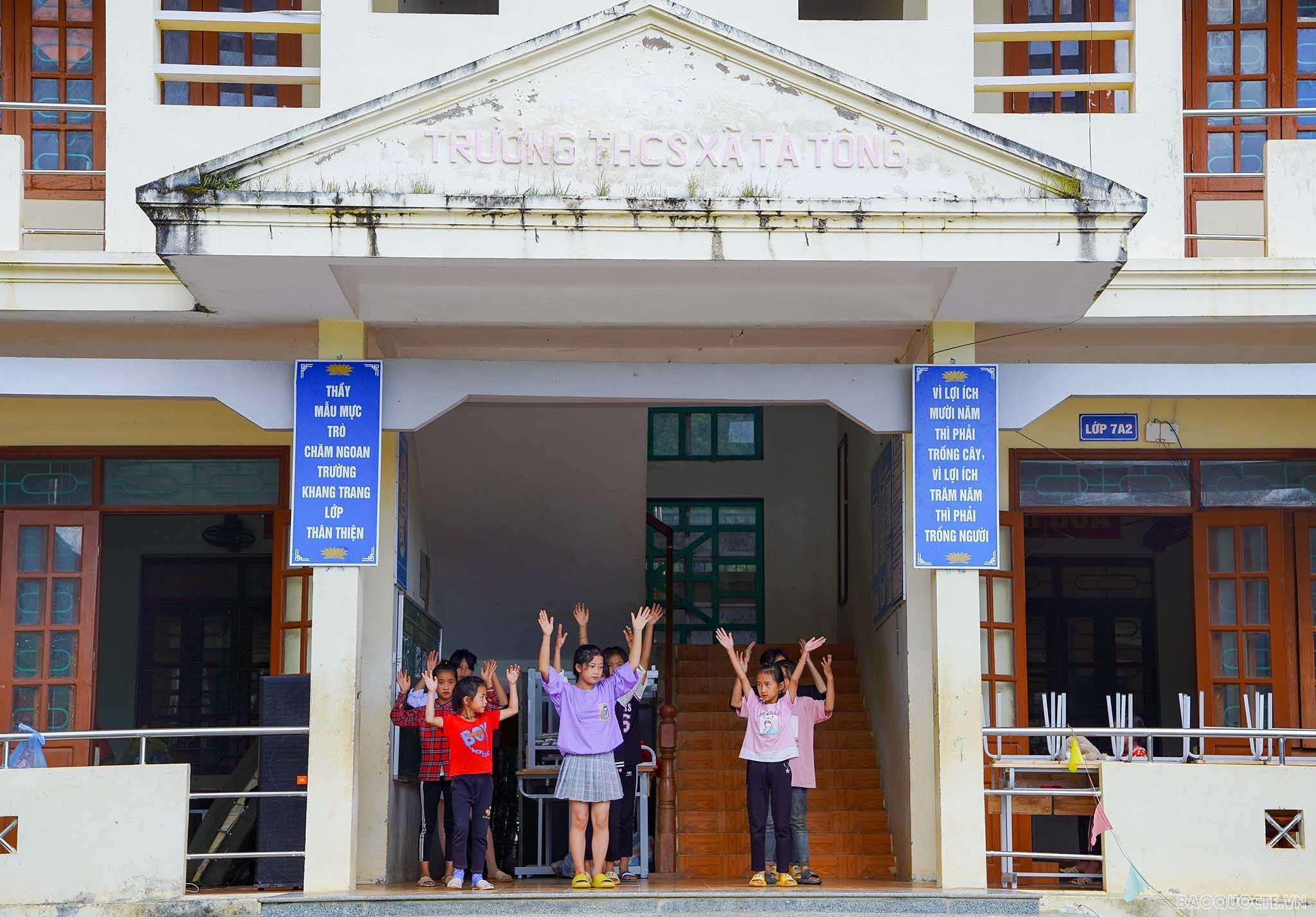 Lai Châu: Những học trò đồng bào dân tộc Mông háo hức ngày tựu trường