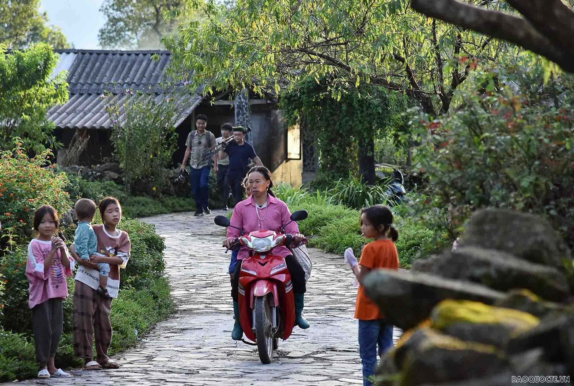 Visitors are attracted not only by the natural beauty of clouds, waterfalls and rice fields but also by the kind and friendly people. Visitors are attracted not only by the natural beauty of clouds, waterfalls and rice fields but also by the kind and friendly people.