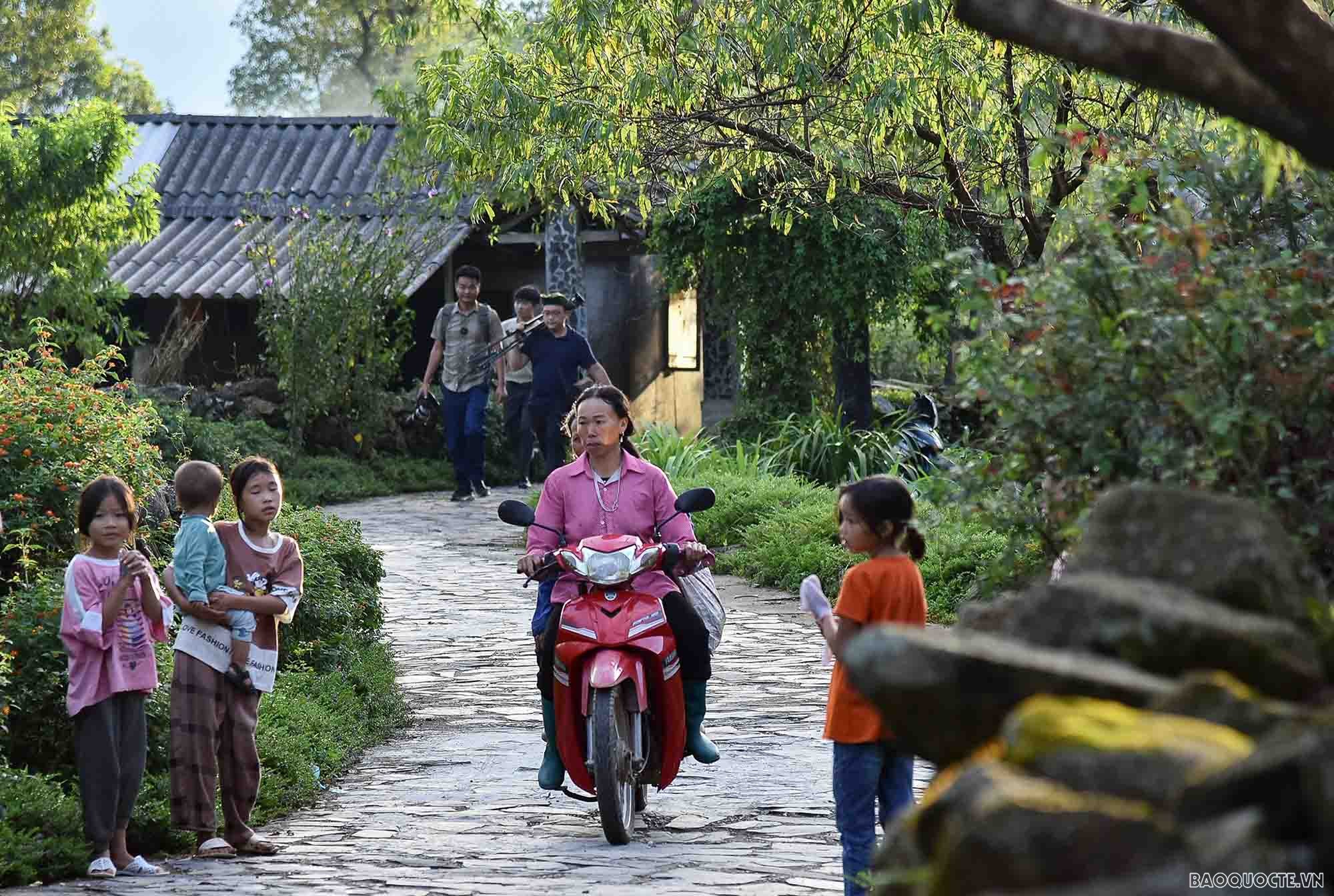 Visitors are attracted not only by the natural beauty of clouds, waterfalls and rice fields but also by the kind and friendly people.