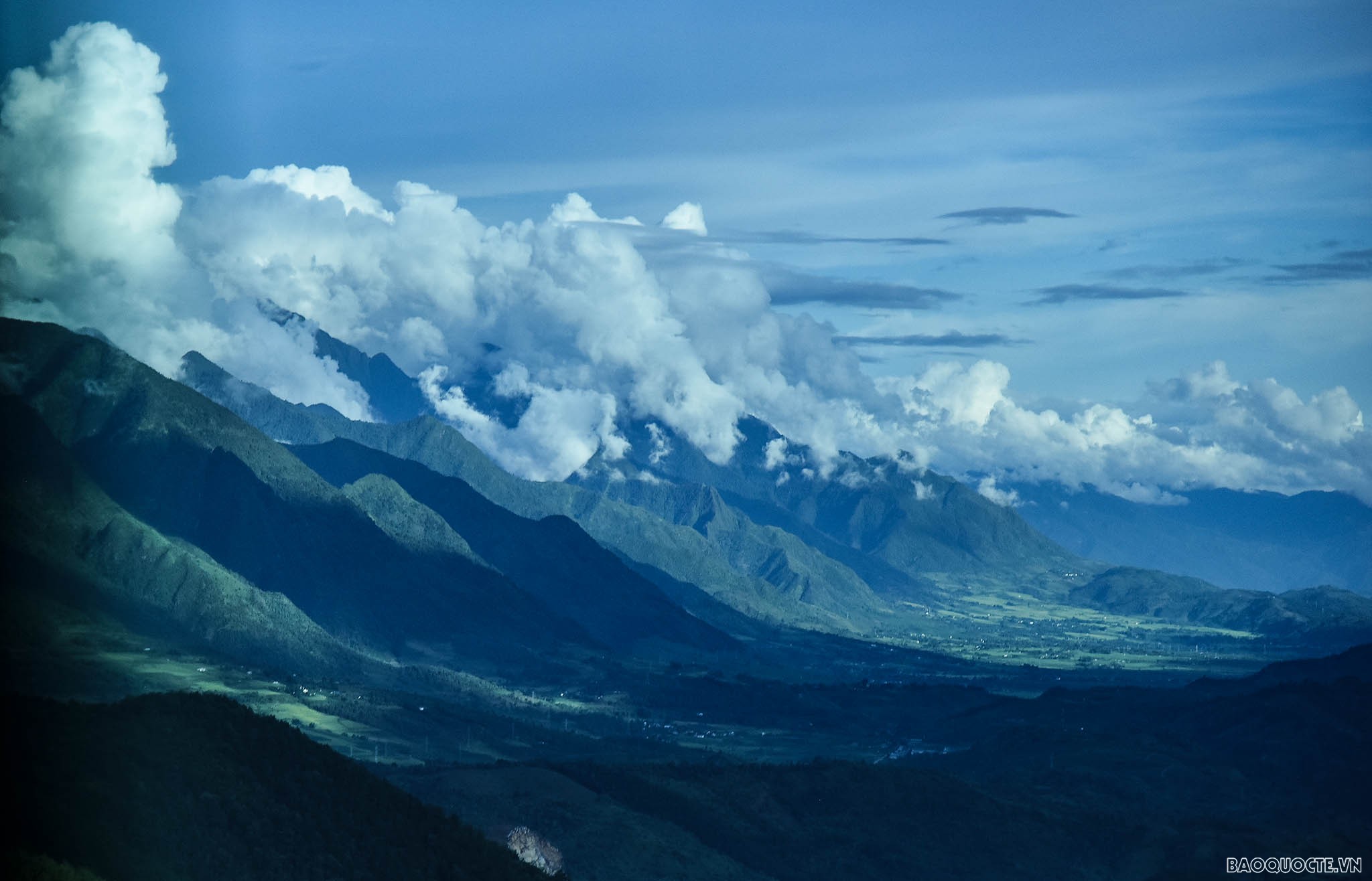 There are many plateaus, rivers - some with waterfalls and strong flows, so the place has a great potential for hydropower.