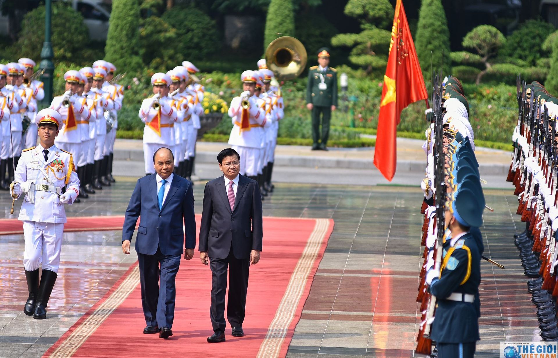 Lễ đón chính thức Thủ tướng Lào Thongloun Sisoulith tại Phủ Chủ tịch