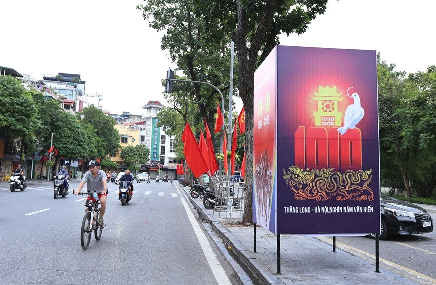 Phố phường rực rỡ cờ hoa chào mừng 1010 năm Thăng Long-Hà Nội