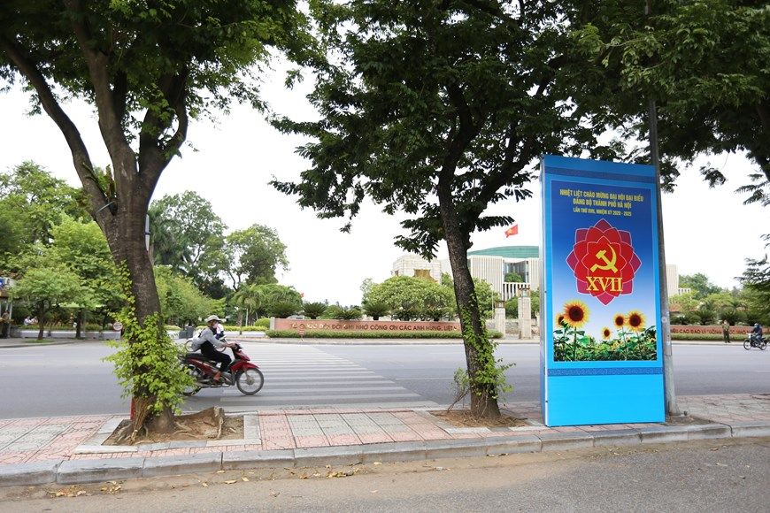 Phố phường rực rỡ cờ hoa chào mừng 1010 năm Thăng Long-Hà Nội