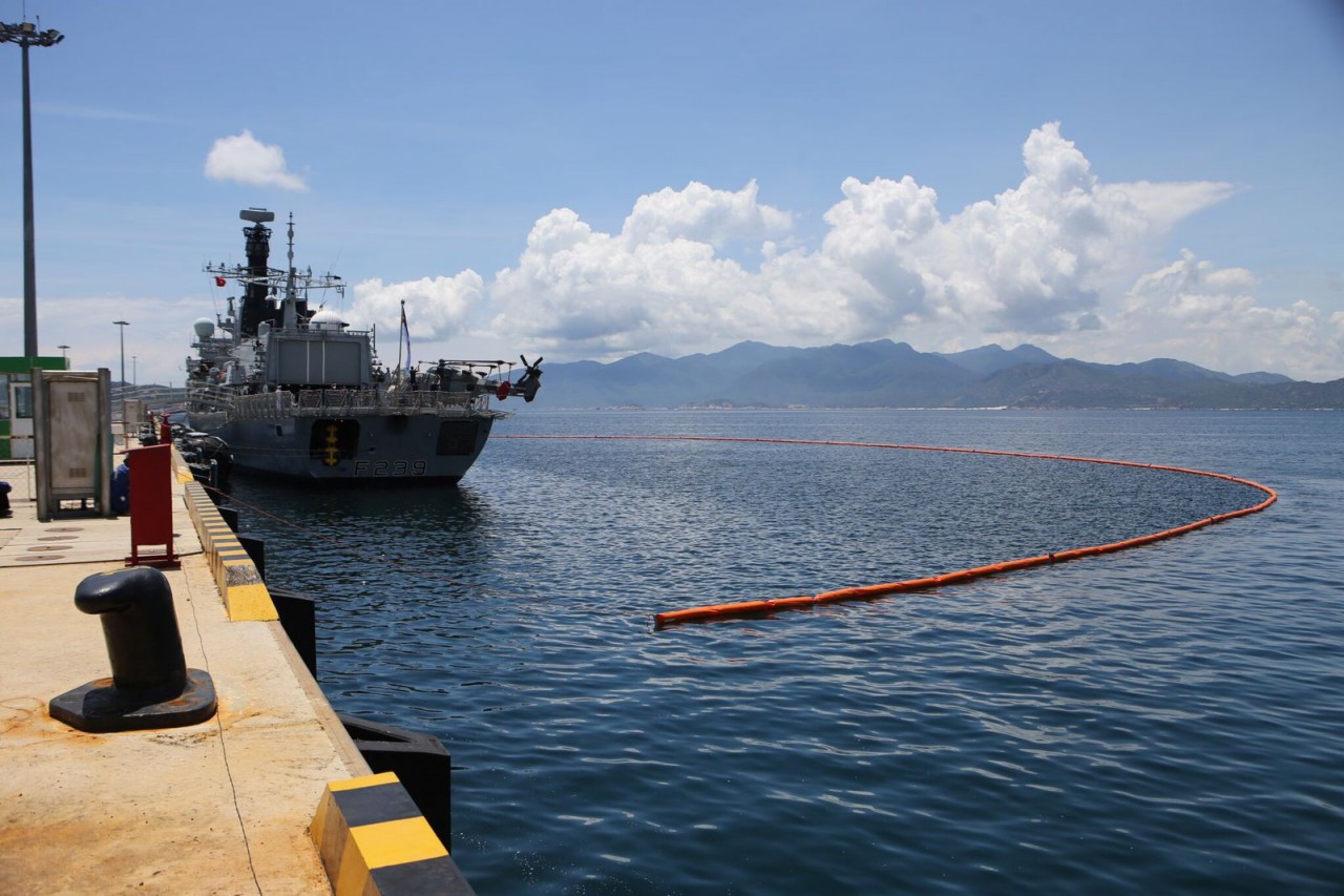 Tàu Hải quân Hoàng gia Anh cập cảng Cam Ranh, bắt đầu chuyến thăm Việt Nam 4 ngày
