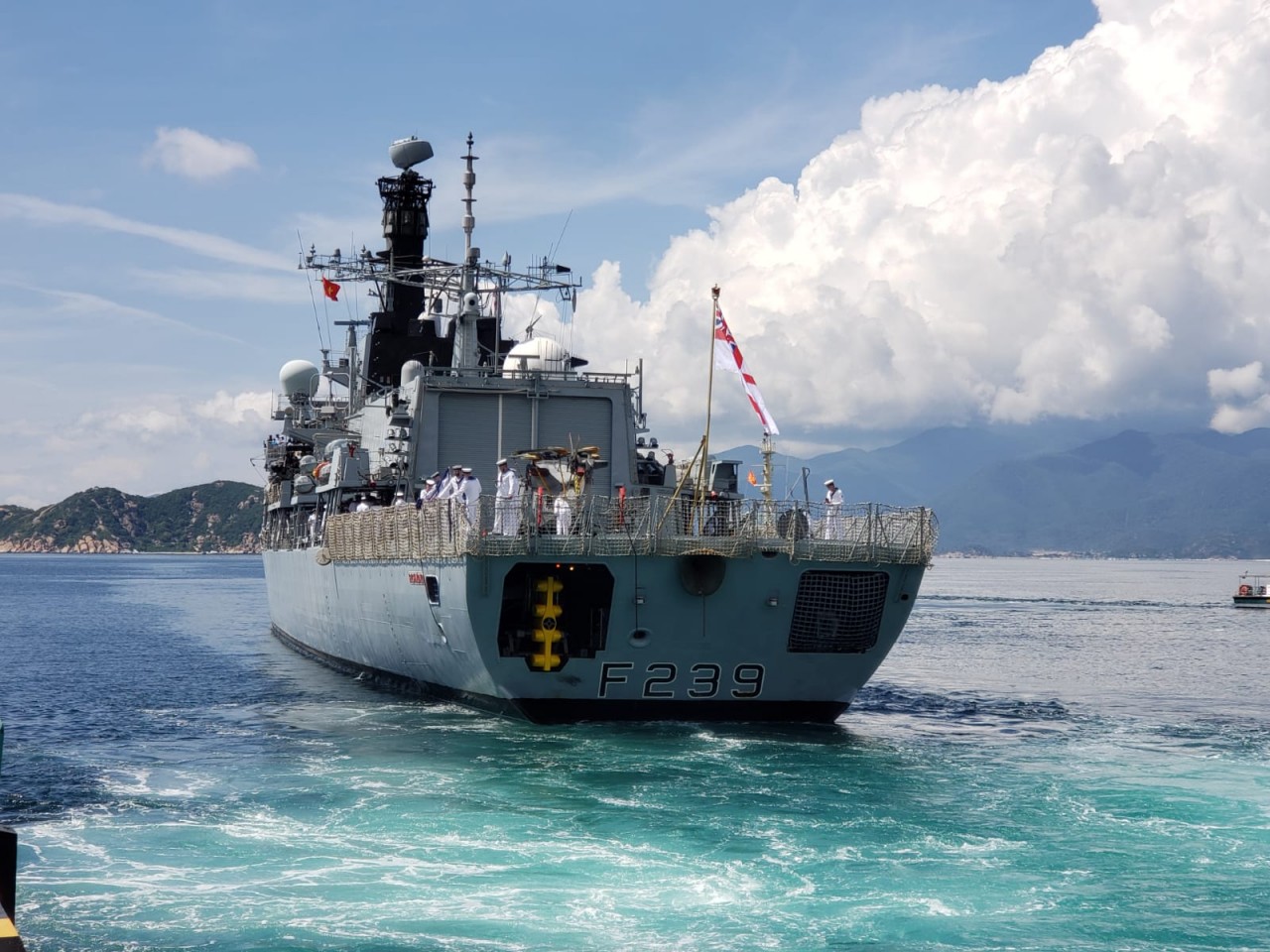 Chuyến thăm của HMS Richmond là một phần trong chiến dịch của Hải quân Hoàng gia Anh năm 2021 tại khu vực Ấn Độ Dương - Thái Bình Dương, là một phần trong cam kết của Vương quốc Anh đối với việc xây dựng hòa bình, an ninh hàng hải và thịnh vượng trong khu vực.