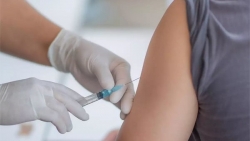 Tiêm vaccine có ngăn ngừa lây Covid-19 cho người khác?