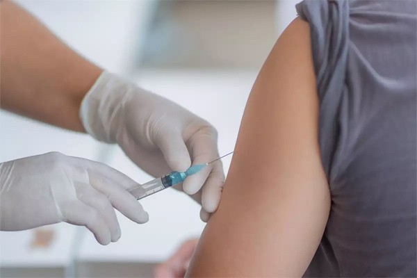 Tiêm vaccine có ngăn ngừa lây Covid-19 cho người khác?. (Nguồn: Times of India)