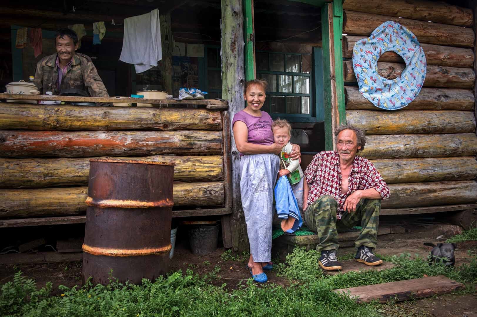 Cuộc sống ở ngôi làng bị cô lập ở Siberia của Nga