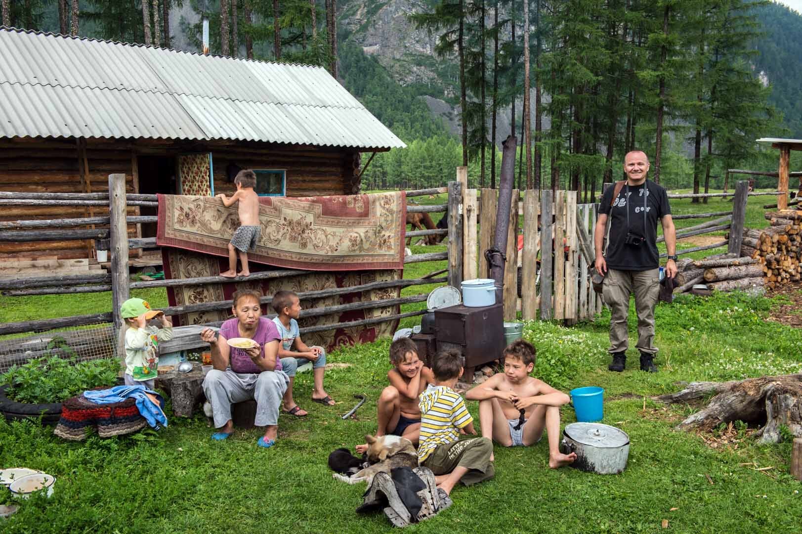Cuộc sống ở ngôi làng bị cô lập ở Nga