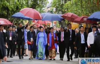 Phu nhân Chủ tịch nước đón các Phu nhân Lãnh đạo APEC 2017