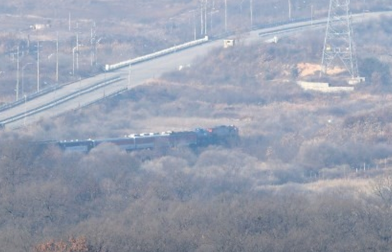 Hai miền Triều Tiên bắt đầu hành trình tái kết nối đường sắt sau một thập kỷ