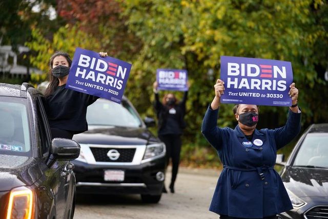 Hình ảnh trước 'giờ vàng' bầu cử Mỹ 2020, ông Trump và Biden đổ bộ các bang chiến trường, dốc sức chạy đua