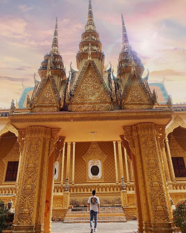 Ngôi chùa 'dát vàng' có bức tượng Phật nằm ngoài trời lớn nhất Việt Nam