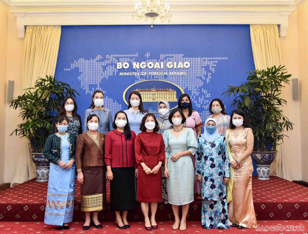 Nhóm AWCH - Chất keo gắn kết của phụ nữ cộng đồng ASEAN tại Việt Nam